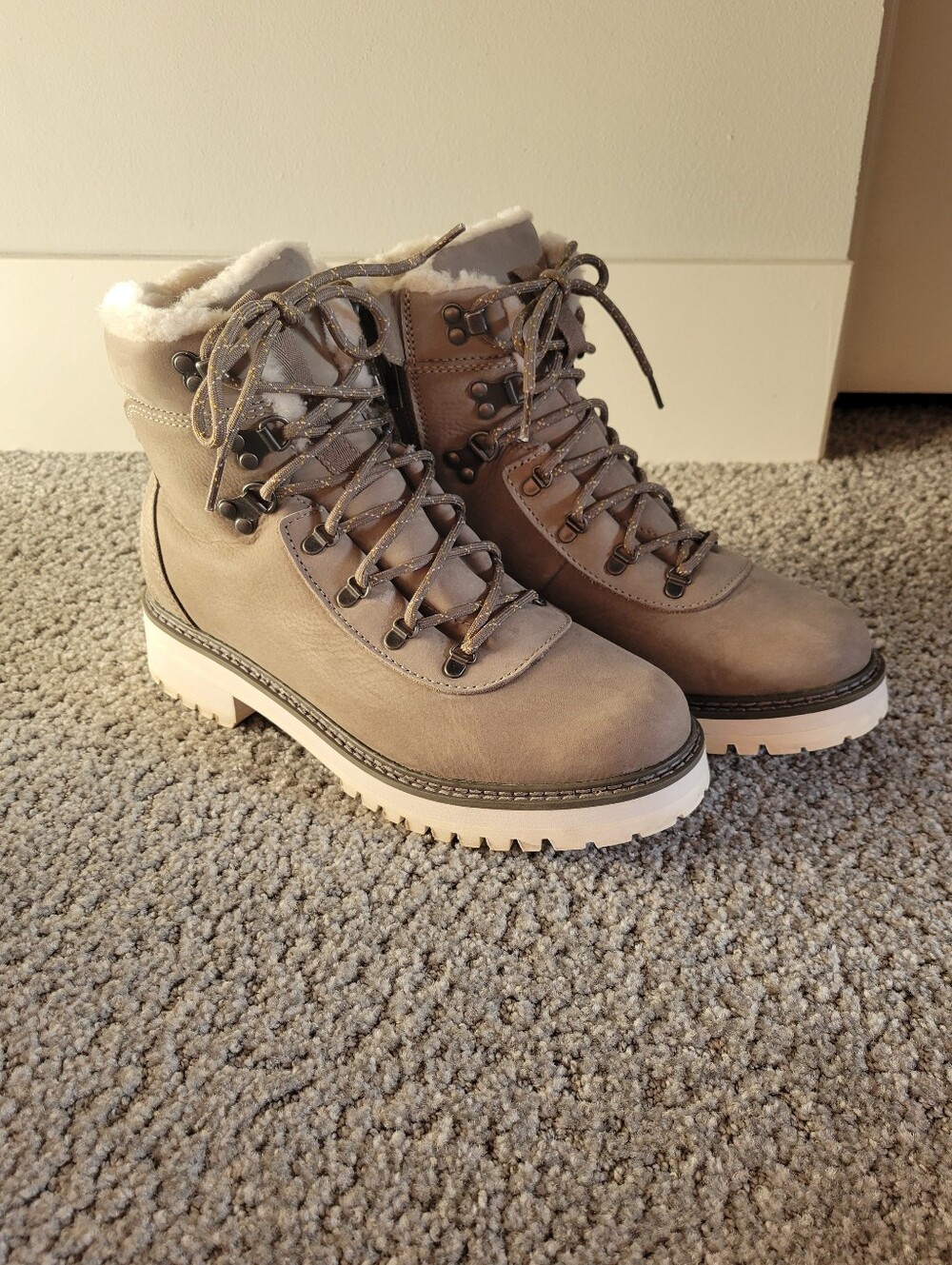 L.L. Bean Camden Hills Alpine Boots Womens 9M Gray Leather Wool Lined Lug Sole